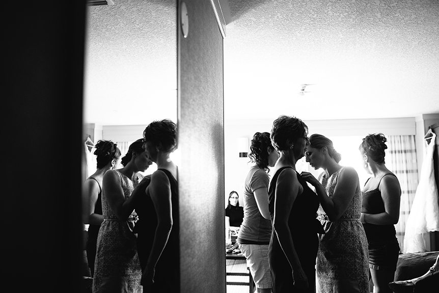 Wedding photojournalist in the Waterloo region captures the bride getting ready.