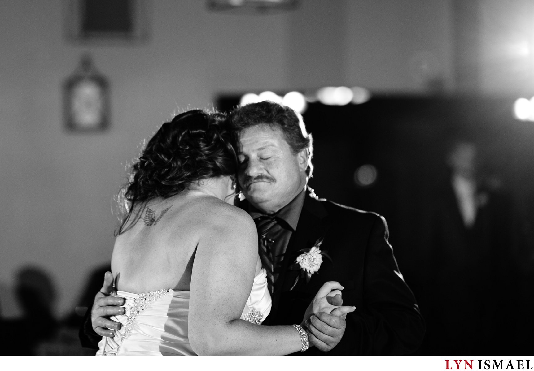 A father of the bride dances with his daughter.