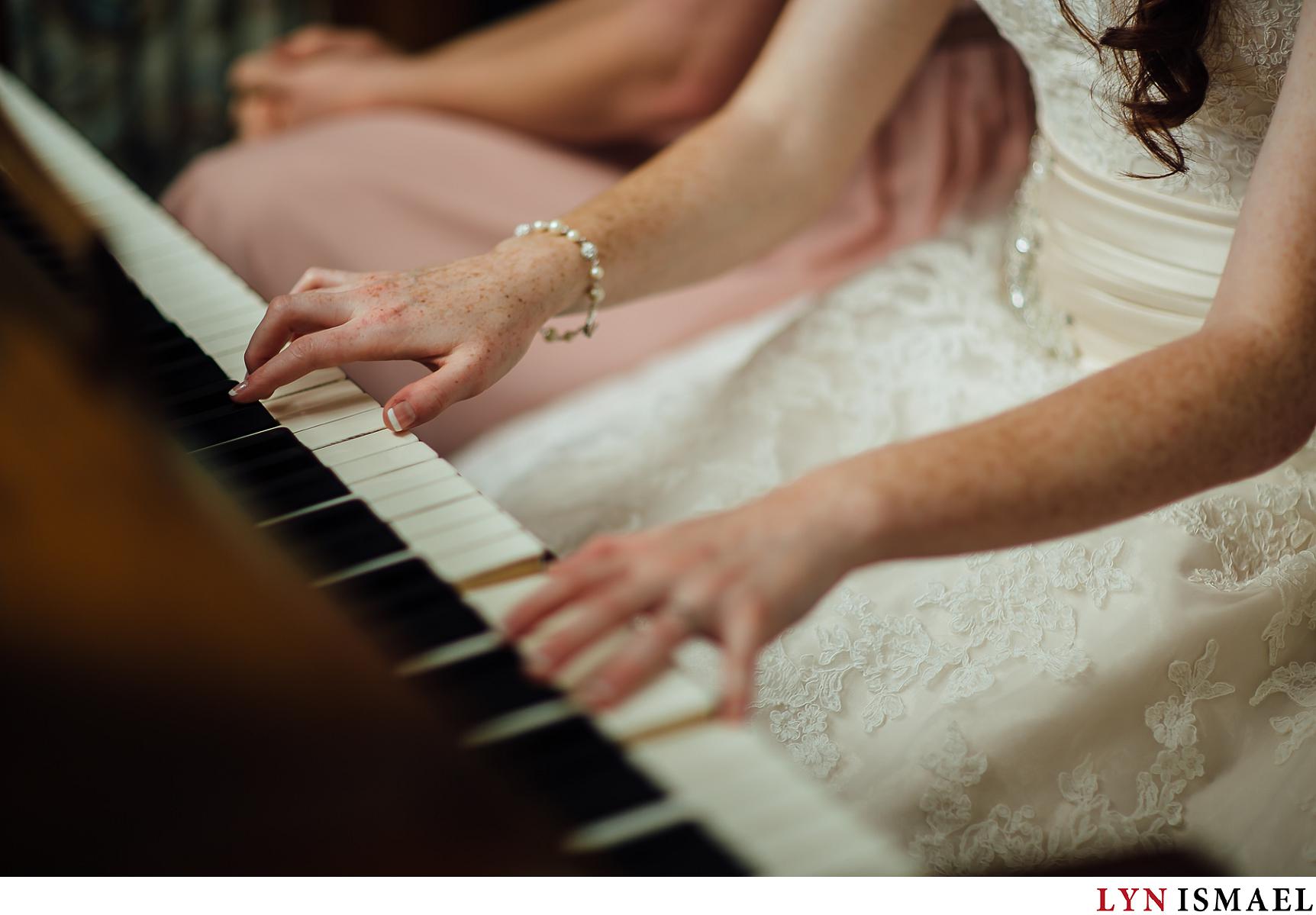 Bride plays the piano