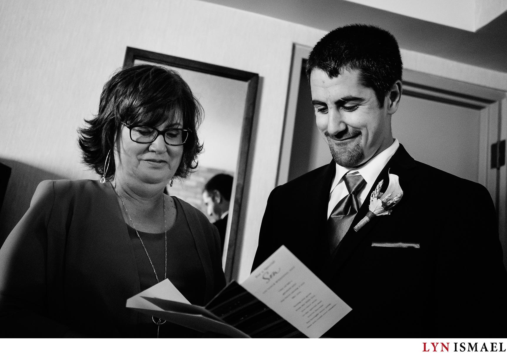 Groom reading a card given by his mother in the morning of his wedding