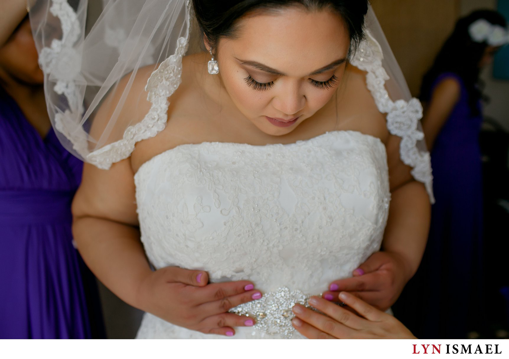 Bride gets ready at the Novotel Hotel in Mississauga