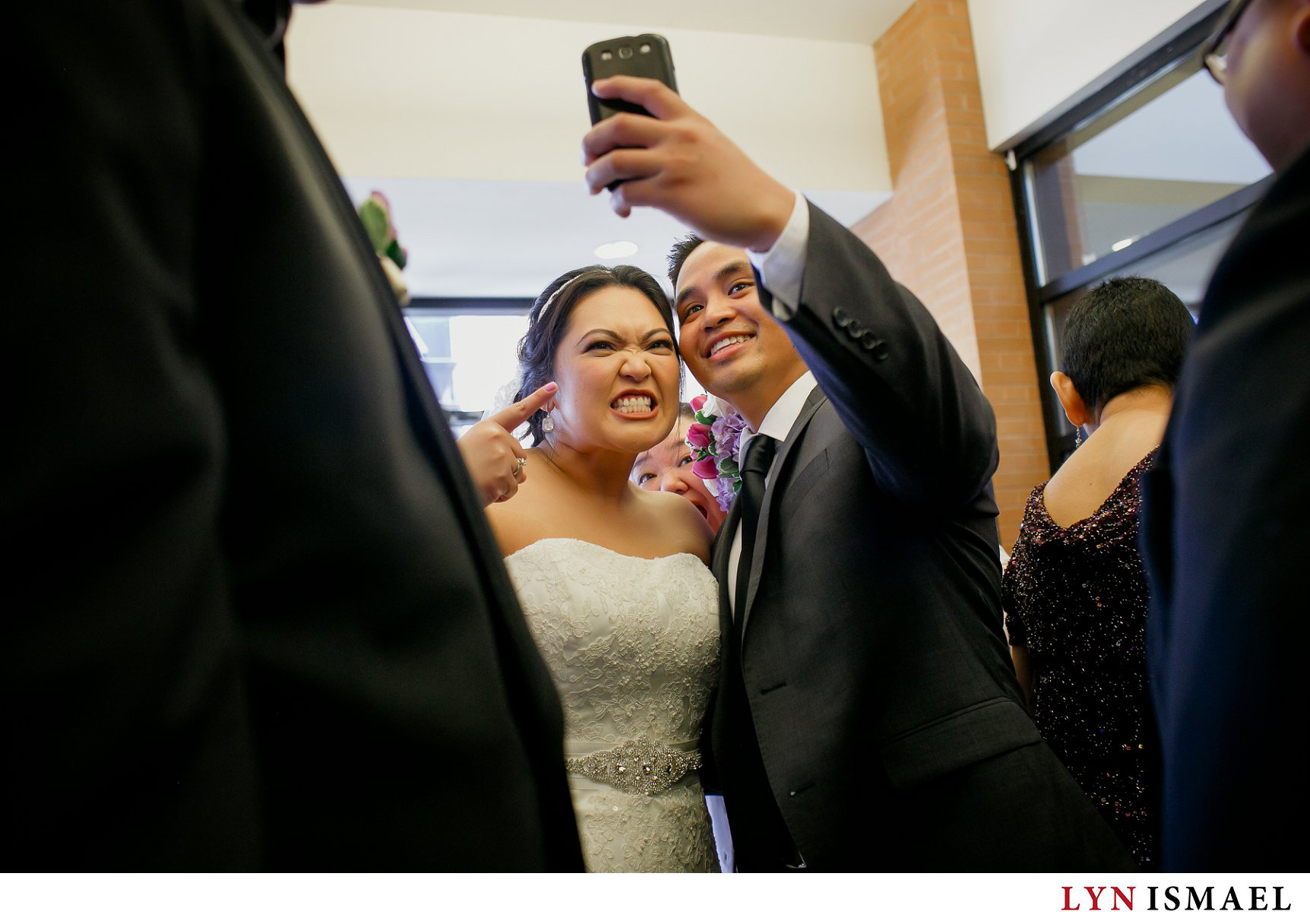 Bride and her cousin poses for a selfie