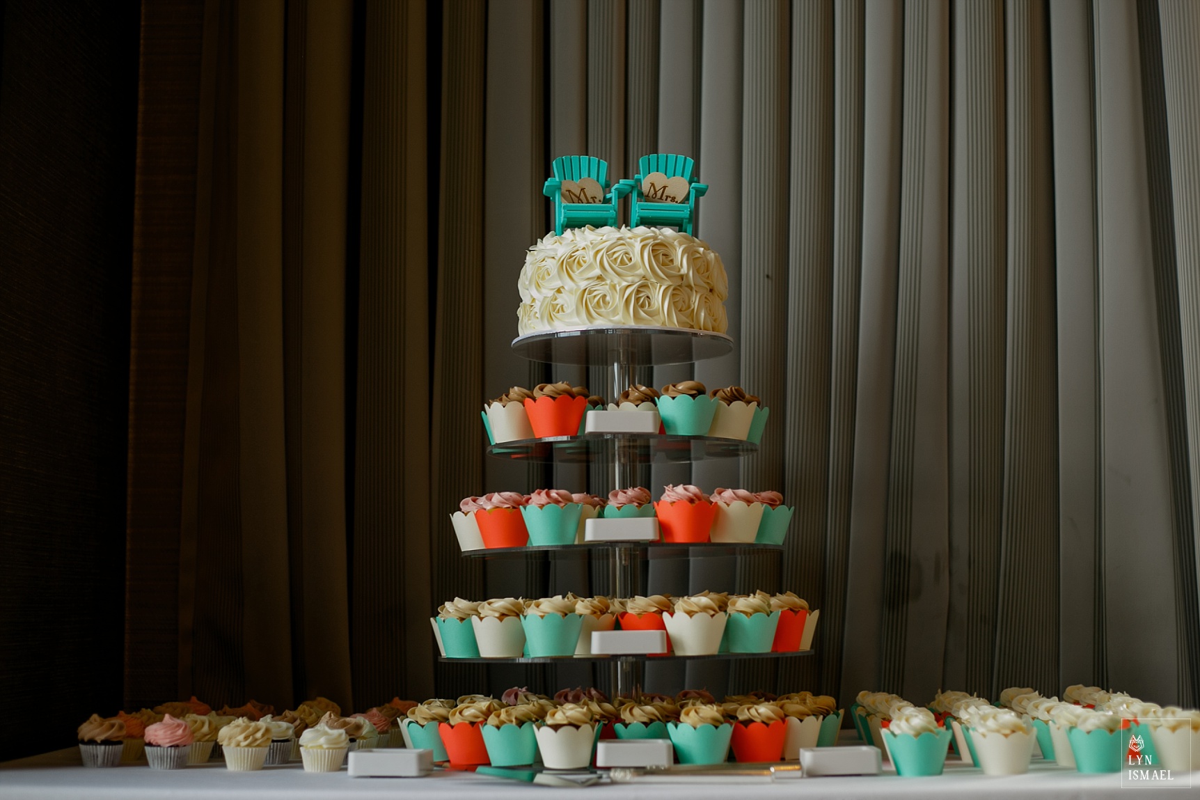 Cupcakes instead of wedding cake