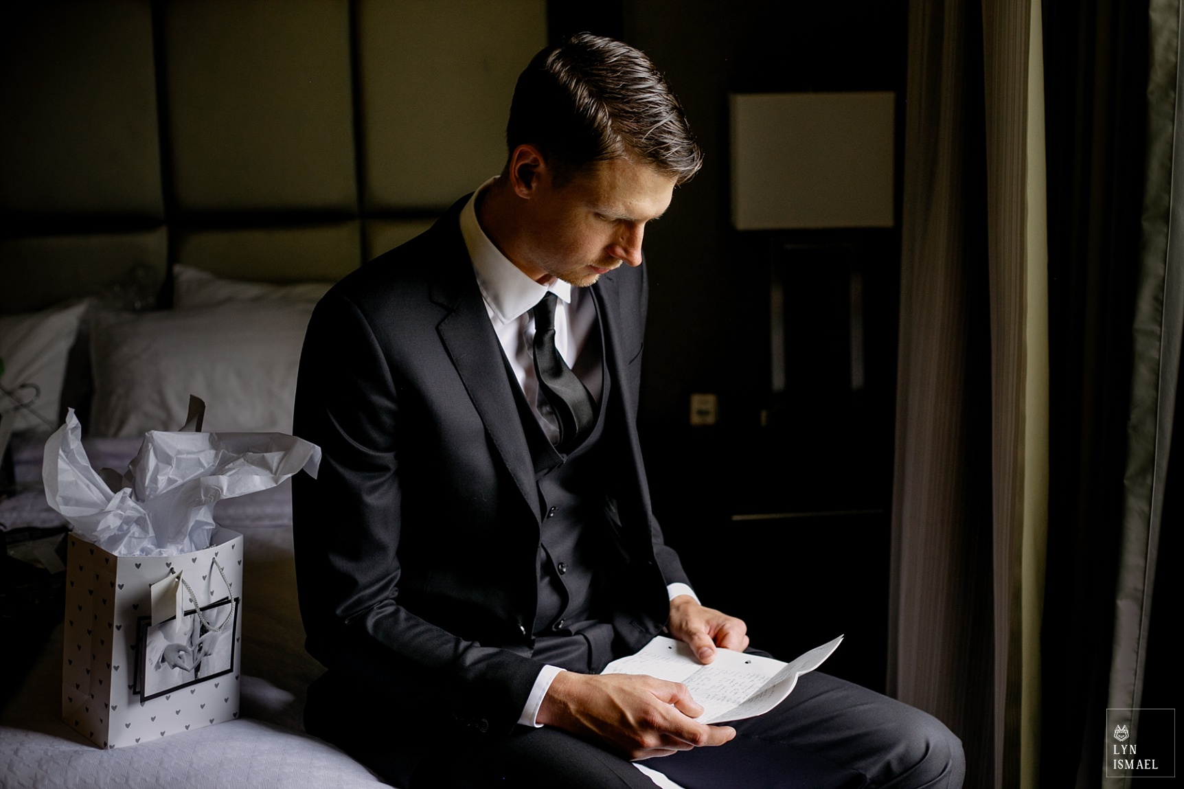 groom reading his letter