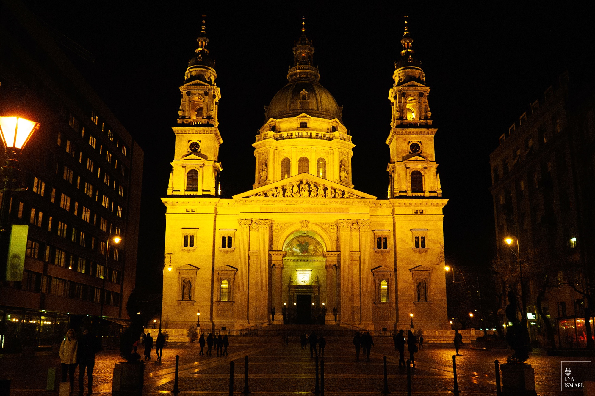 St Stephen's Basilica in Budapest at night