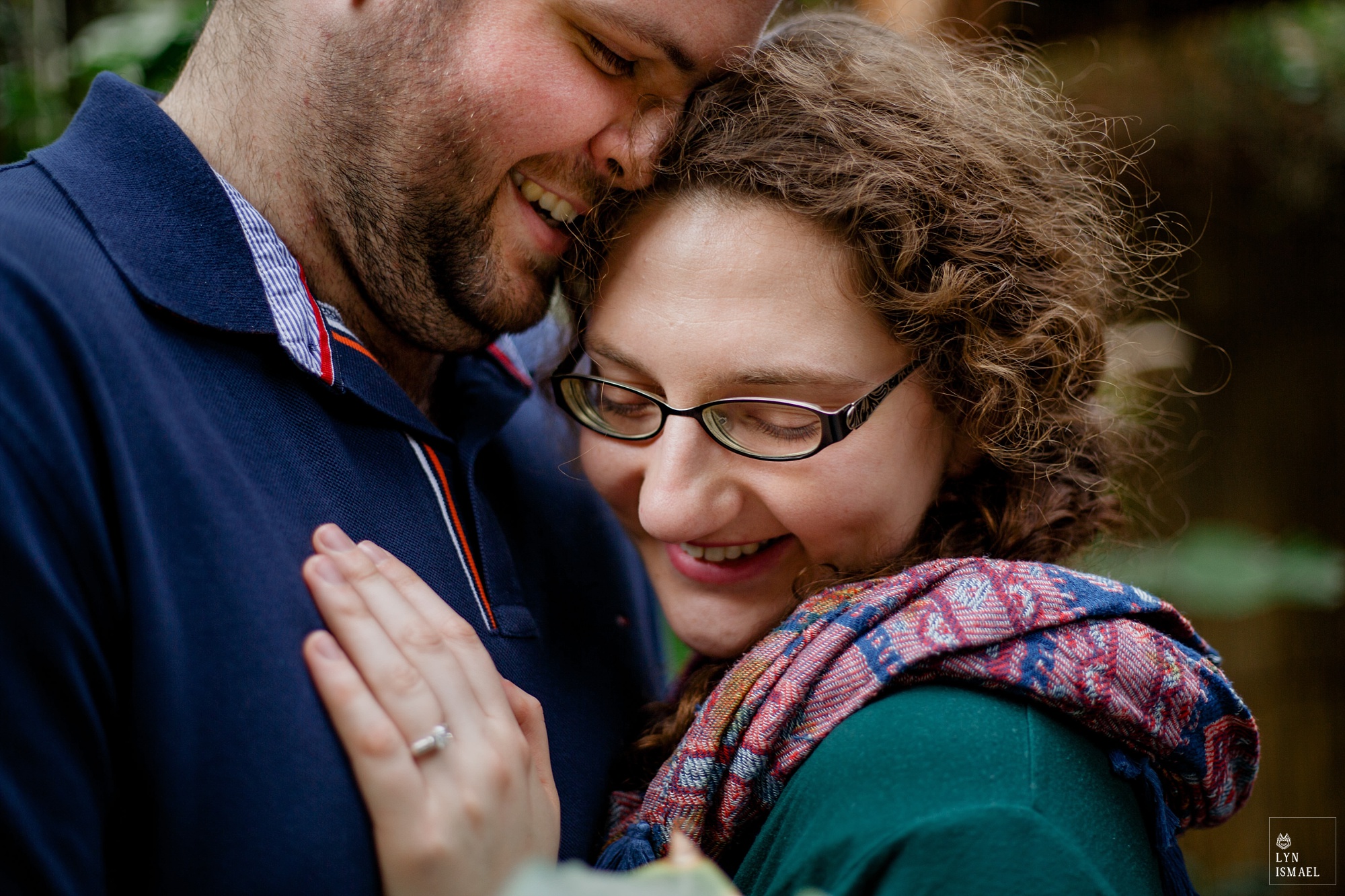 A couple snuggles during their Toronto Zoo engagement session