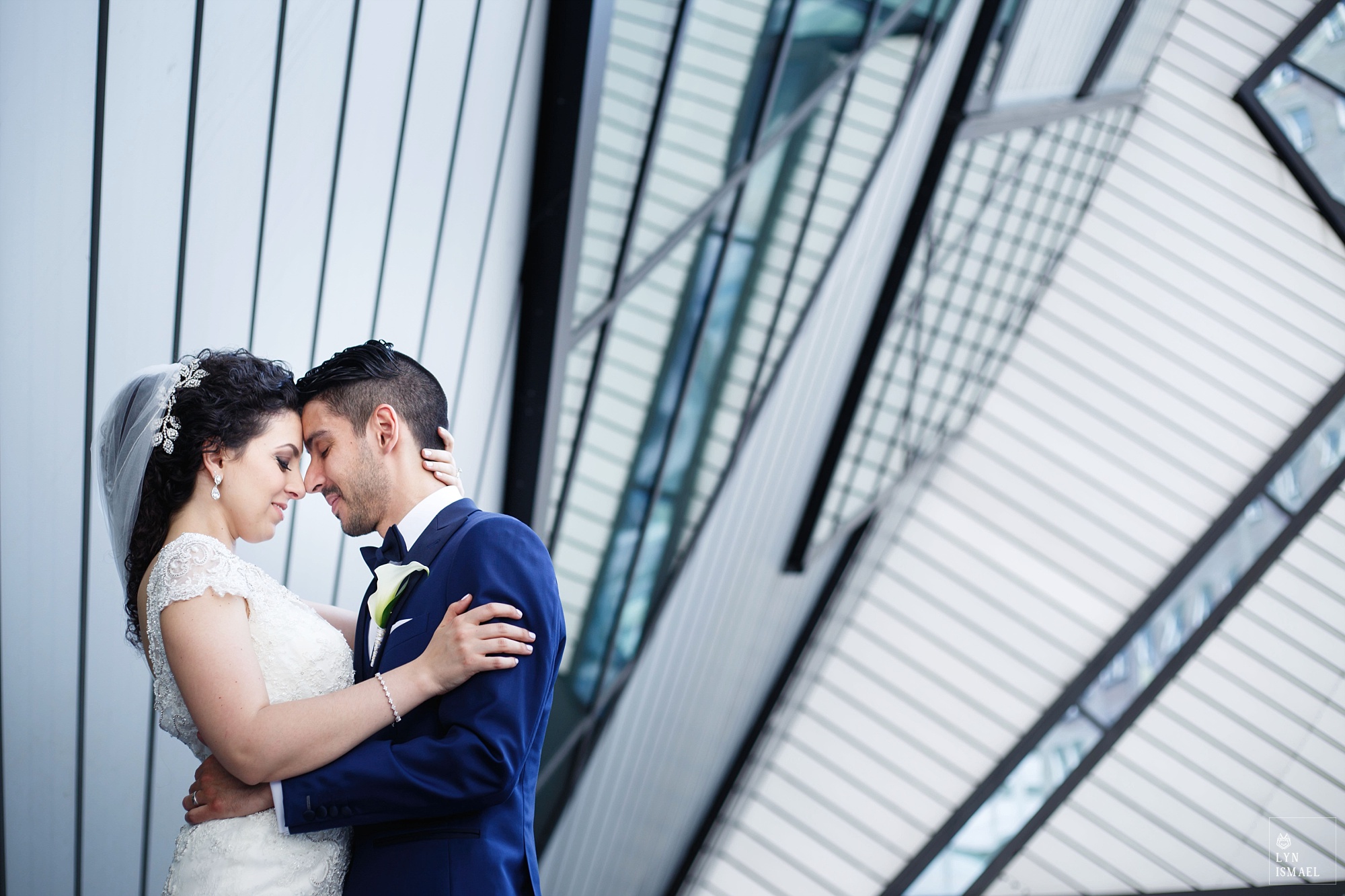 Portrait of the bride and groom in front of the Royal Ontario Museum in Toronto